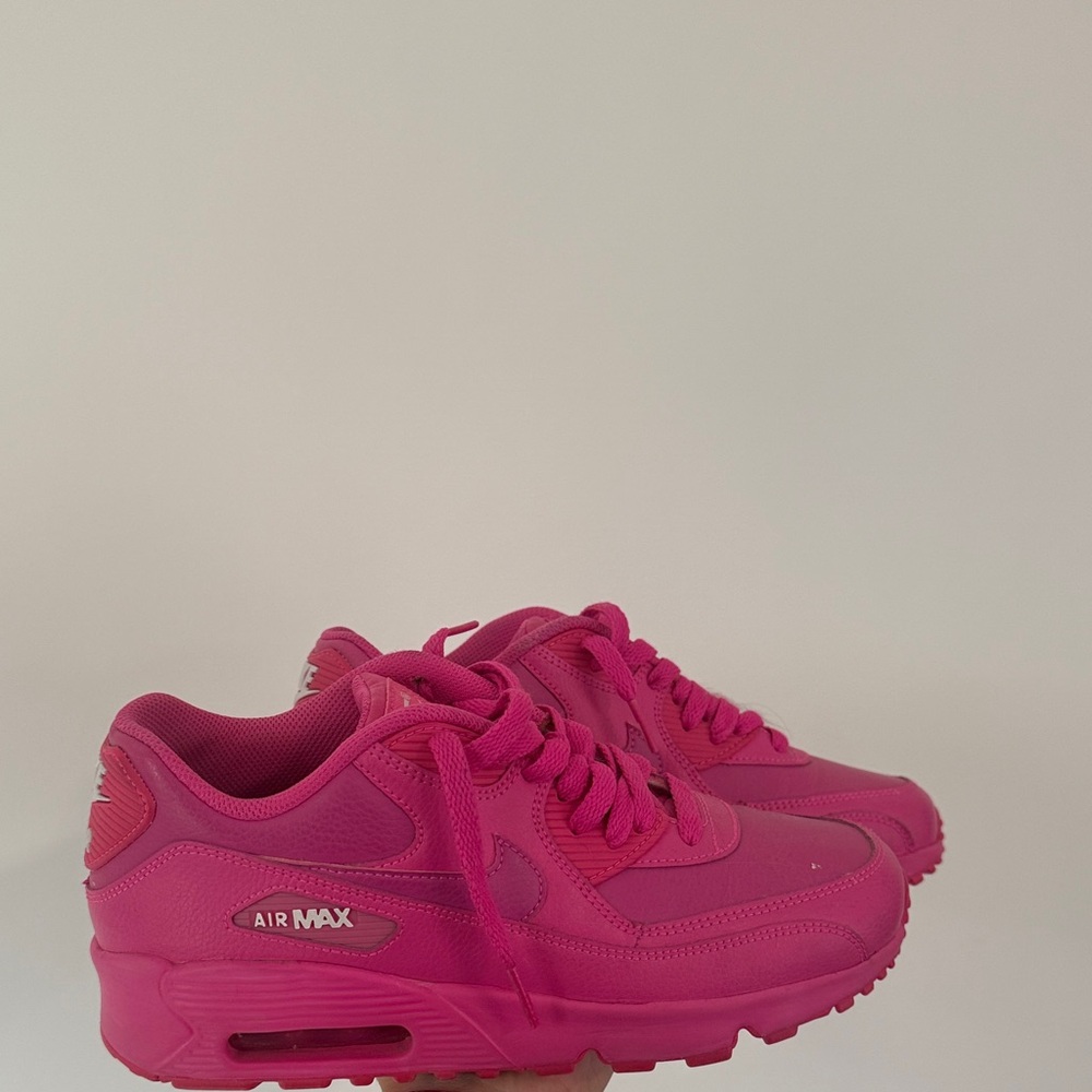 Nike Air Max Women's Fuchsia Sneakers